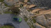 Porsche Taycan bovenaanzicht rotsen