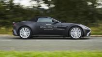 Aston Martin Vantage Roadster V8 2020 rechterzijkant
