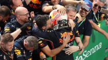 Max Verstappen viert overwinning met team GP vaMax Verstappen viert overwinning met team GP van brazilië 2019n brazilië 2019