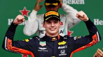 Max Verstappen viert overwinning op podium GP van Brazilie 2019
