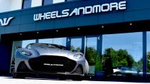 Wheelsandmore Aston Martin DBS Superleggera voor winkel schuin voor