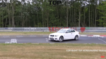 Nurburgring driftcompilatie BMW 1-serie wit drift zij