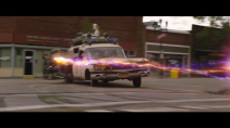 Ghostbusters Ecto-1 3 4 voor rijder drift op straat