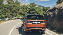 Land Rover Discovery Sport D250R-Dynamic S rijder achter