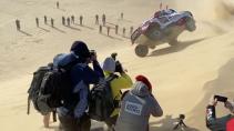 Fernando Alonso maakt koprol tijdens Dakar