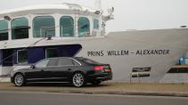 Audi A8 Limousine bij Prins Willem-Alexander boot