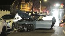 BMW M4 na crash over rotonde