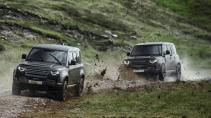 Land Rover Defender Springt