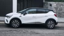 Zijkant van een Witte Renault Captur 2020