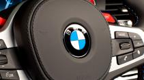 Oude BMW-logo op stuur