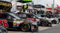 Stock cars Nascar pitlane rij