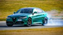 Driftende Alfa Romeo Giulia Q in Verde Montreal