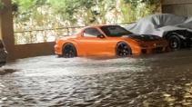Mazda RX-7 gered van overstroming