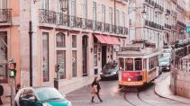 Smart en Tram in een stad