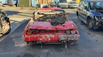 Ferrari Mondial (1987) uit rivier het IJ in Amsterdam