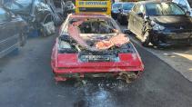 Ferrari Mondial (1987) uit rivier het IJ in Amsterdam
