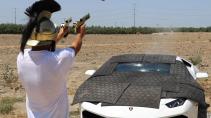 YouTuber schiet op geleende kogelwerende Lamborghini