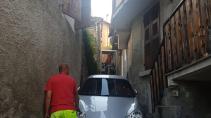 Porsche 911 klem in steeg Italie