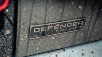 Badge Land Rover Defender D240 SE