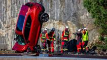 Volvo laat nieuwe auto's van 30 meter vallen