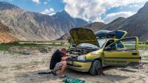 Tajikistan - Pamir Highway, fixinf of small issue