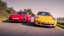 Synthetische brandstoffen Porsche 911 Turbo S (992) (2020) (Rood) vs Porsche 911 Turbo 993 (1995) (geel)