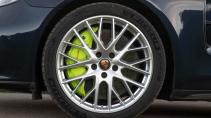 Porsche Panamera Turbo S E-Hybrid Sport Turismo remmen en velgen