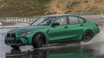 BMW M3 G80 drift op natte baan