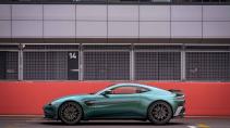 Zijkant Aston Martin Vantage F1 Edition