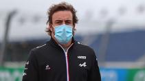 Fernando Alonso op Circuit Zandvoort met mondkapje
