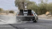 DeLorean DMC-12 drift de weg op (Back To The Future)