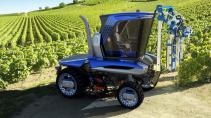 Pininfarina Straddle Tractor in de wijngaard