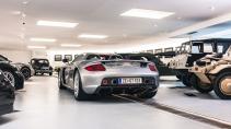 Porsche Carrera GT in de showroom