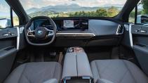Voorstoelen BMW iX en dashboard