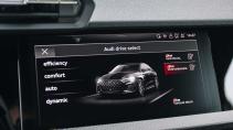 Audi RS 3 Limousine navigatiescherm interieur