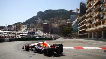 Max Verstappen bij de chicane in Monaco