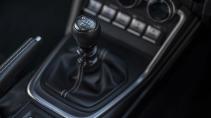 Toyota GR86: 1e rij-indruk 2022 interieur detail pook handbak