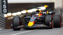 Max Verstappen komt uit de tunnel in Monaco