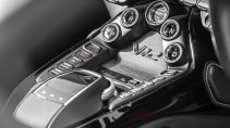 Aston Martin V12 Vantage middenconsole