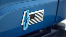 Ford F-150 Lightning badge met bliksemschicht en Amerikaanse vlag
