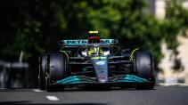 Lewis Hamilton in de Mercedes W13