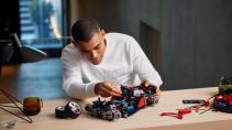 Man bouwt LEGO Ferrari