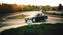 BMW E36 drift op rotonde