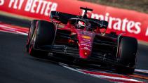 Charles Leclerc in de Ferrari F1-75