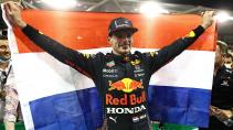 GP van Abu Dhabi 2021 Max Verstappen met Nederlandse vlag