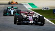 GP van Italië 2022 vt 1 Bottas Alfa Romeo voor Mercedes en McLaren