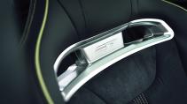 Kia EV6 GT interieur stoelen voorin met GT badge