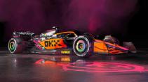 McLaren speciale livery GP van Singapore GP van Japan schuin voor