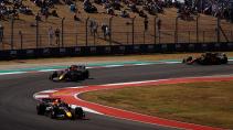 GP van Amerika 2022 Max Verstappen Sergio Perez Carlos Sainz rijdend achter elkaar