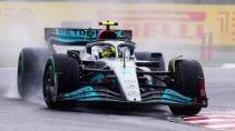 Lewis Hamilton op intermediates GP van Japan 2022